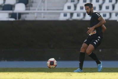 Dispensado, lateral Jonathan Lemos se declara ao Botafogo: 'É muito grande'
