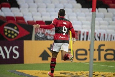 Conmebol multa Flamengo em R$ 61,8 mil por usar apelidos na camisa em jogo da Libertadores