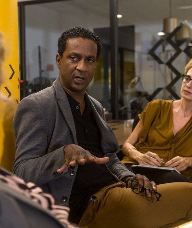 Luis Miranda em cena de 'O Auto da Boa Mentira' - Helena Barreto