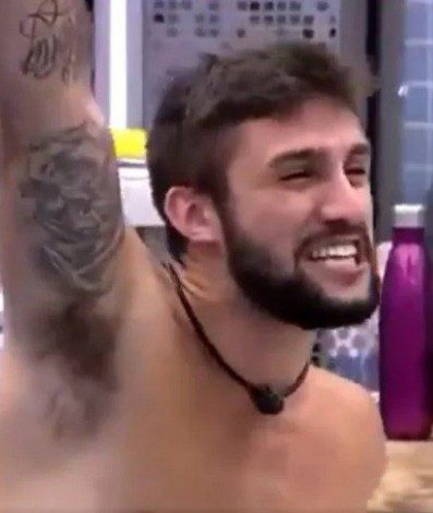 Arthur diz que aparece na imagem do Street View de Conduru - Reprodu&ccedil;&atilde;o