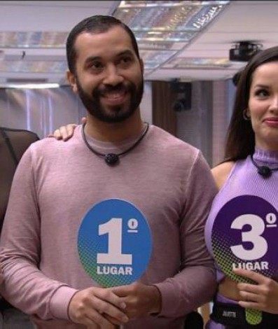 Sarah reconhece que afastou Gil e Juliette, no 