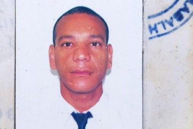 Familiares de vigilante morto em tiroteio na favela liberam corpo no IML