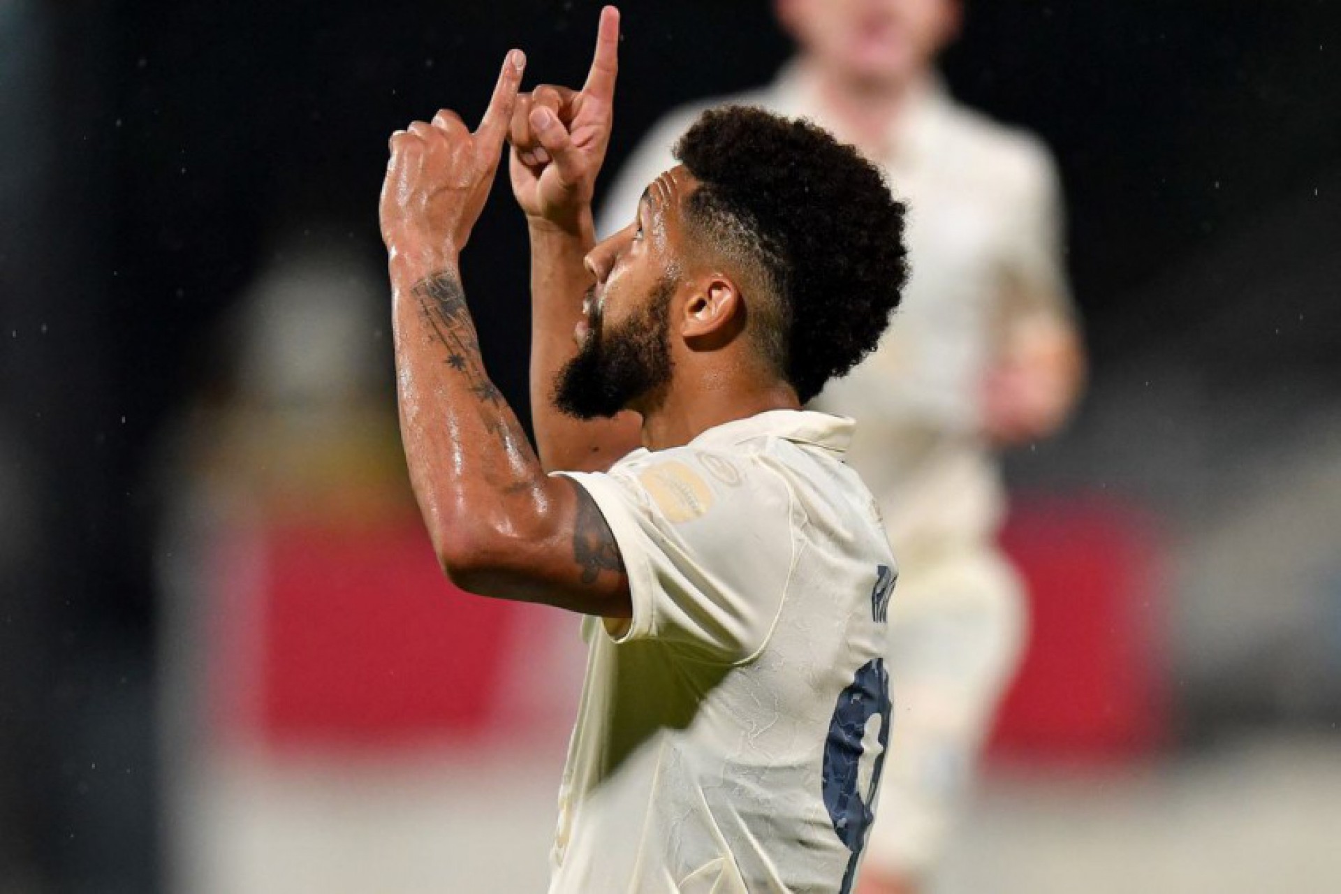 Ex-Fluminense renova com clube da Tail&acirc;ndia