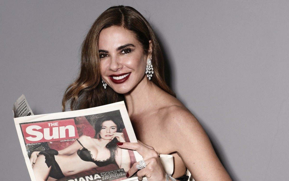 Luciana Gimenez mostra sua capa do The Sun 