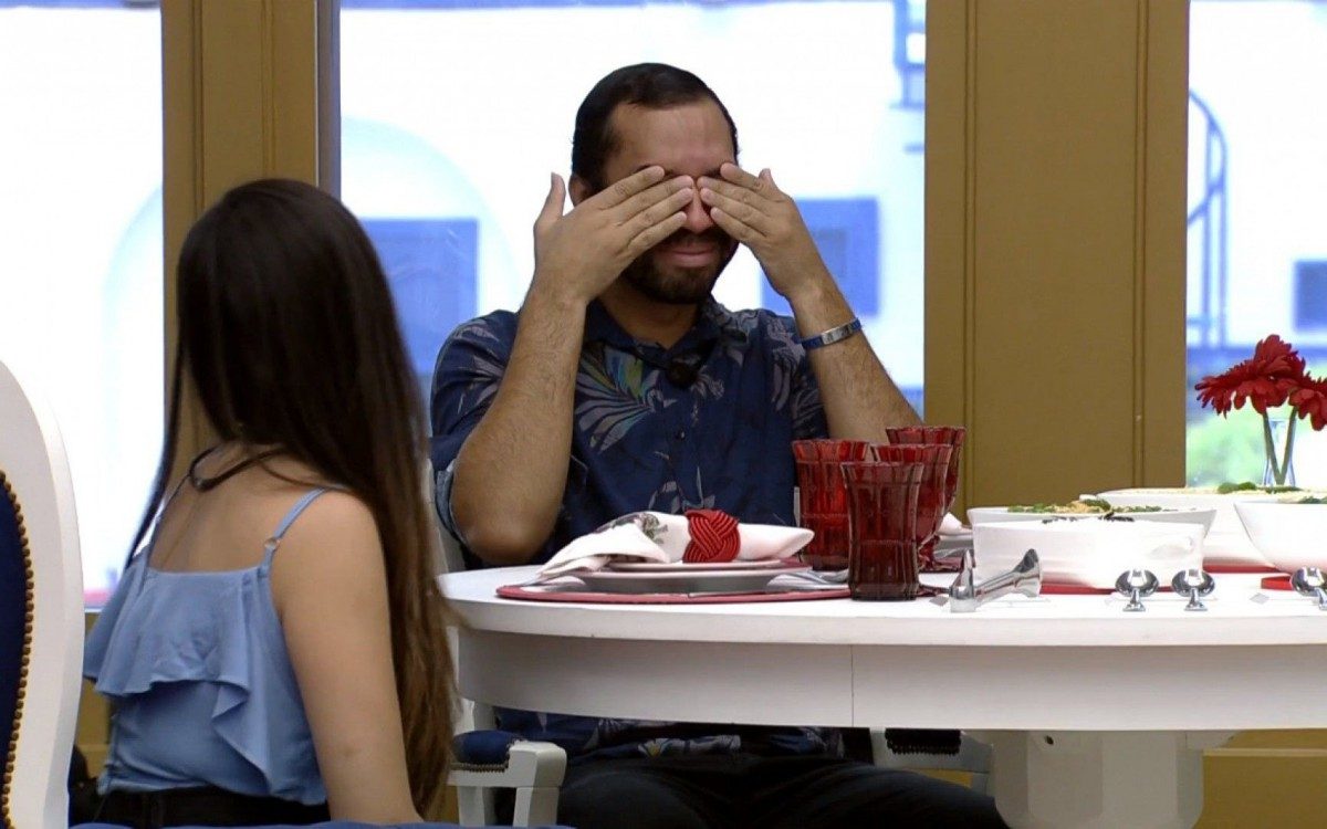 Juliette e Gil protagonizam momento emocionante no almoço do líder do "BBB21"
