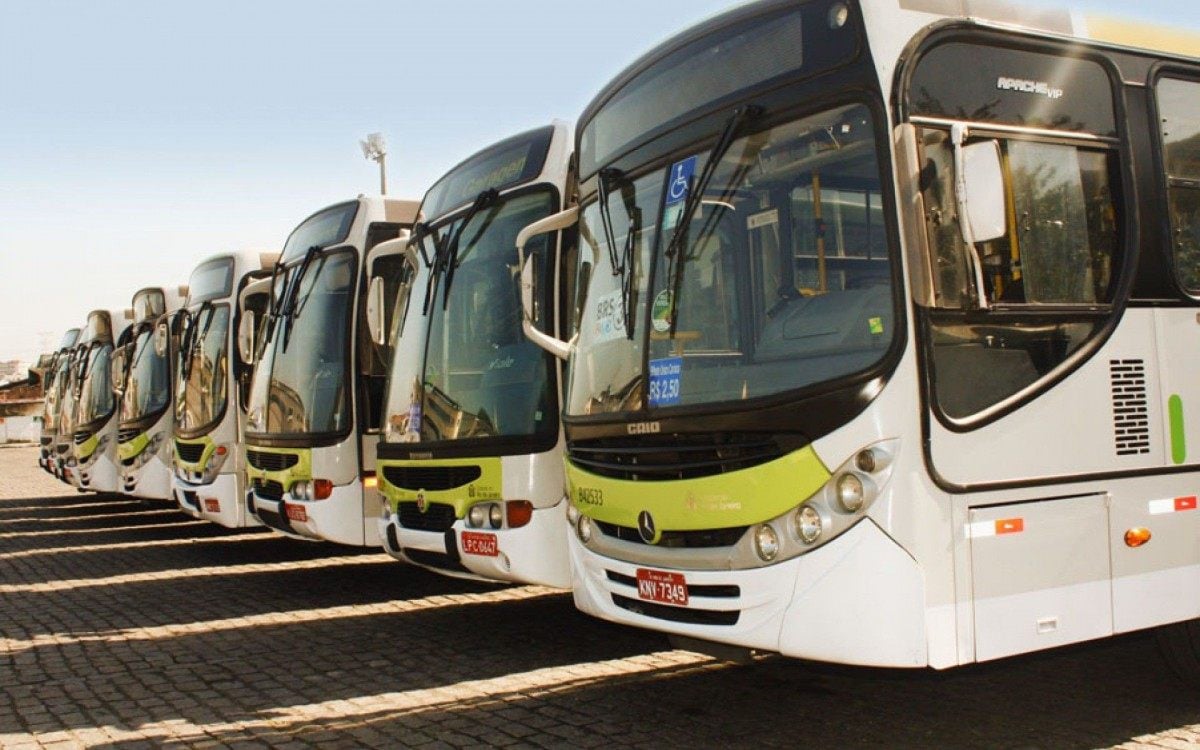 Ônibus da viação Acari na garagem da empresa - DIVULGAÇÃO VIAÇÃO ACARI