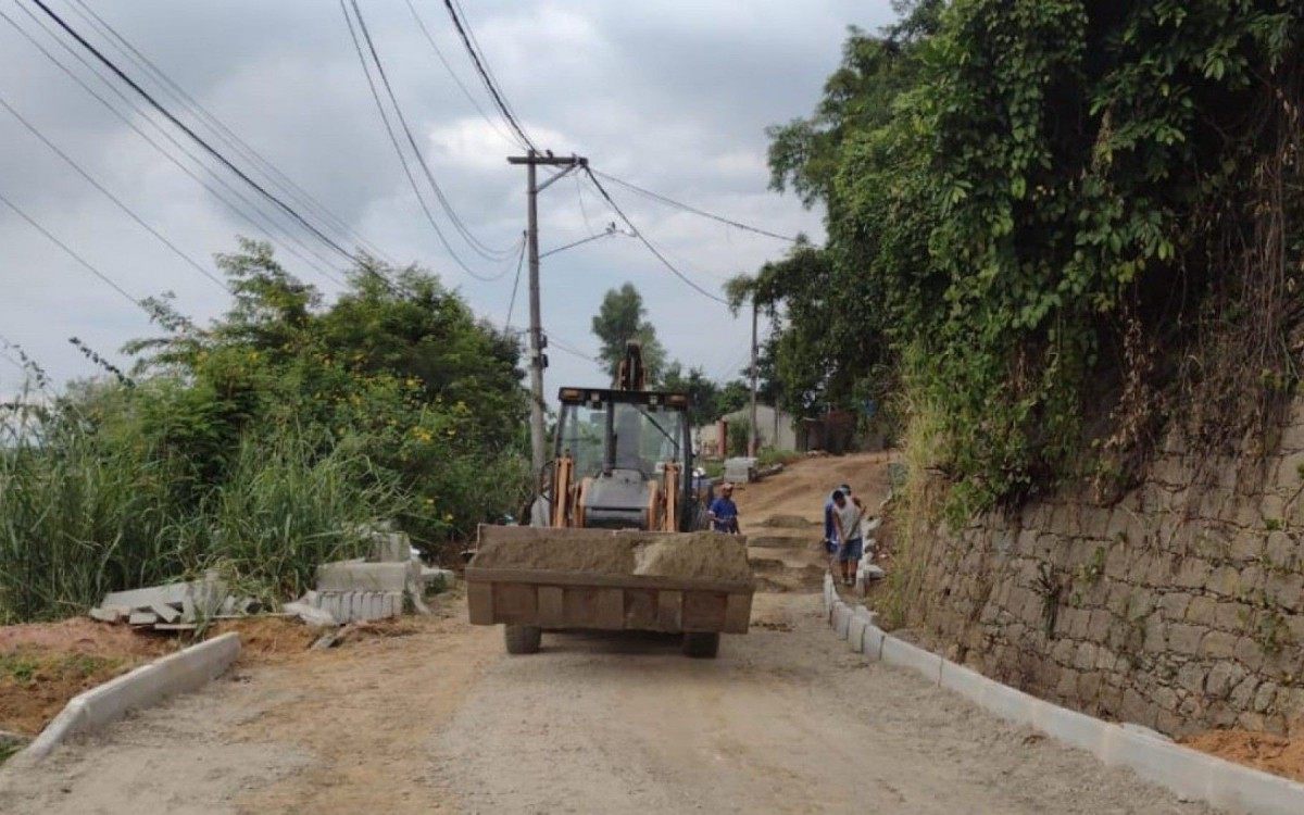 Duque de Caxias realiza obras em pra&ccedil;as e bairros