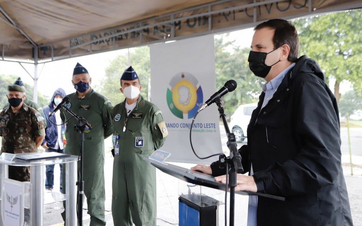 Prefeitura inaugurou drive-thru de vacina&ccedil;&atilde;o na Base A&eacute;rea do Gale&atilde;o, na Ilha