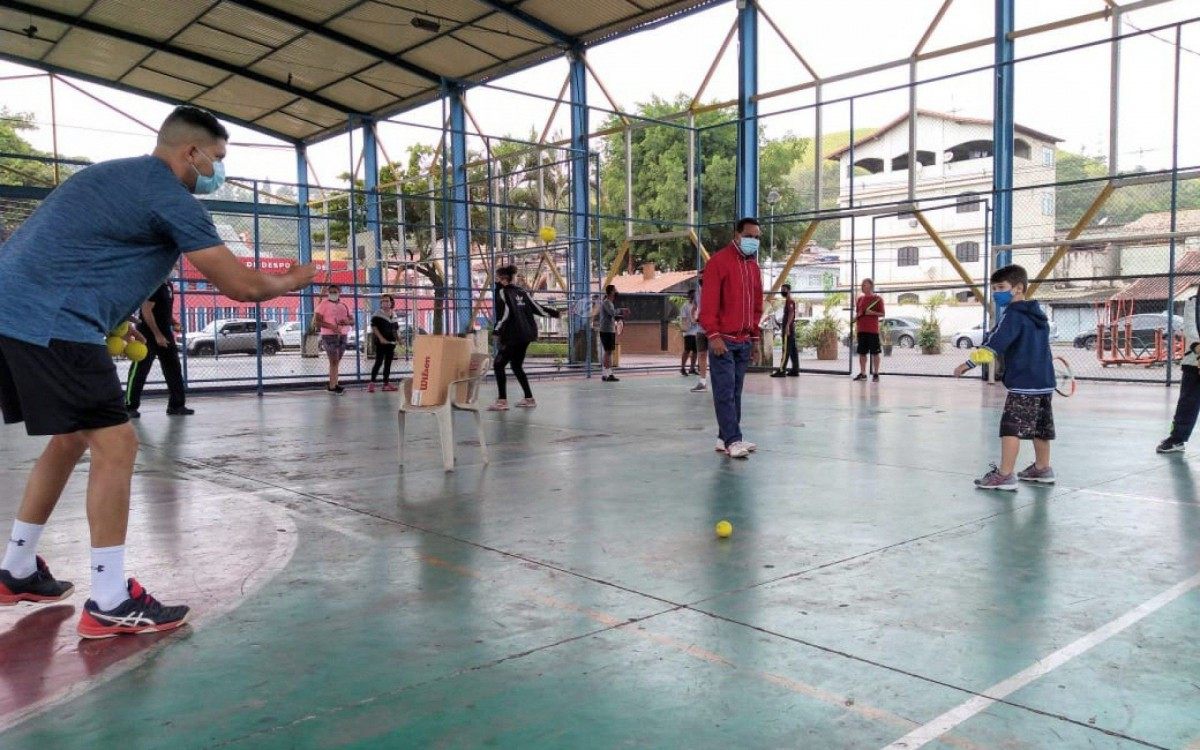 Escolinha de T&ecirc;nis da FBG &eacute; reaberta em Volta Redonda