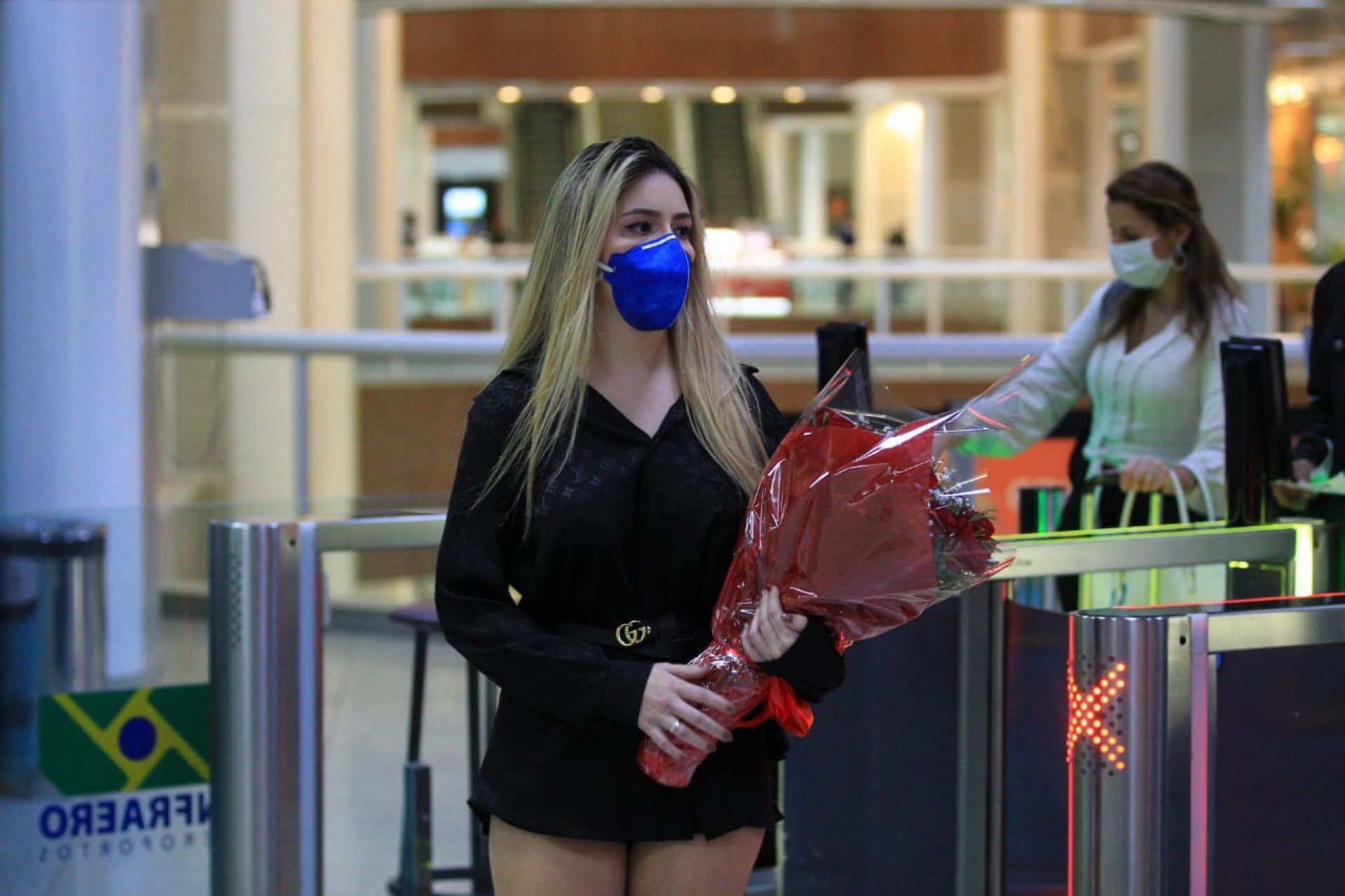 Viih Tube embarca rumo a S&atilde;o Paulo com o namorado nesta quinta-feira - Ag. News