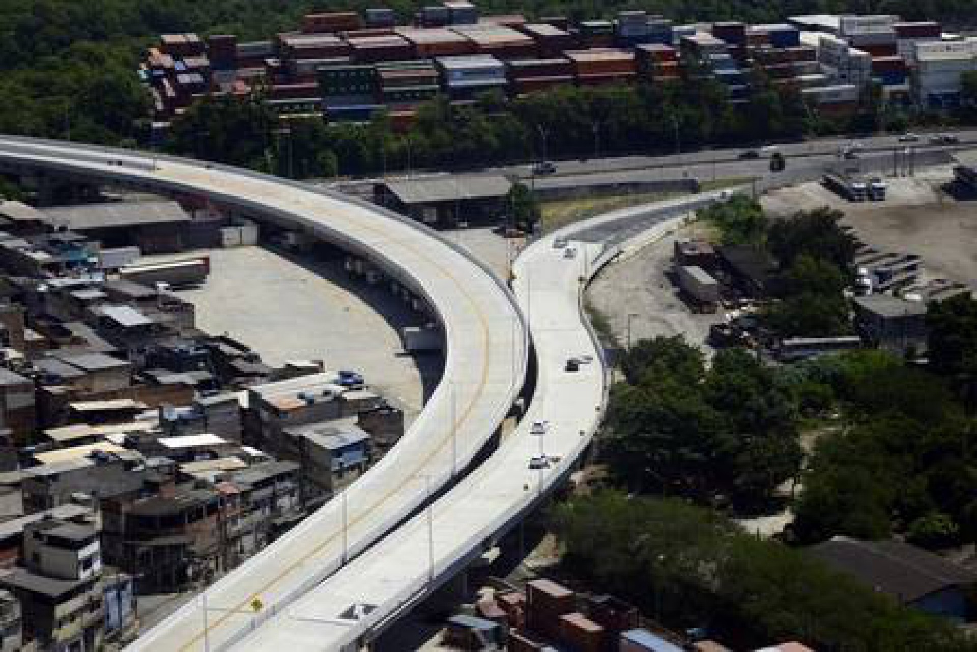 Avenida exclusiva para caminhões no Rio é liberada nesta quinta-feira