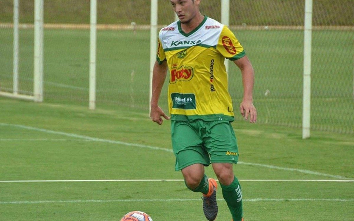 Revelado pelo Mirassol, Oyama come&ccedil;ou a carreira como apoiador, mas foi recuado e se firmou como volante