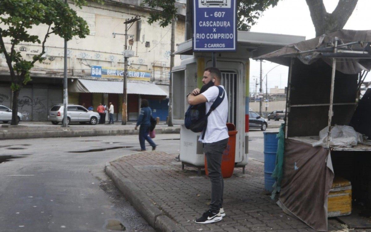 Ponto final do 607, em Cascadura, Zona Norte do Rio - Reginaldo Pimenta/Agência O Dia