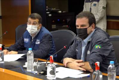 Soranz garante segurança da vacina e Paes reforça: 'Vamos parar de besteirada!'