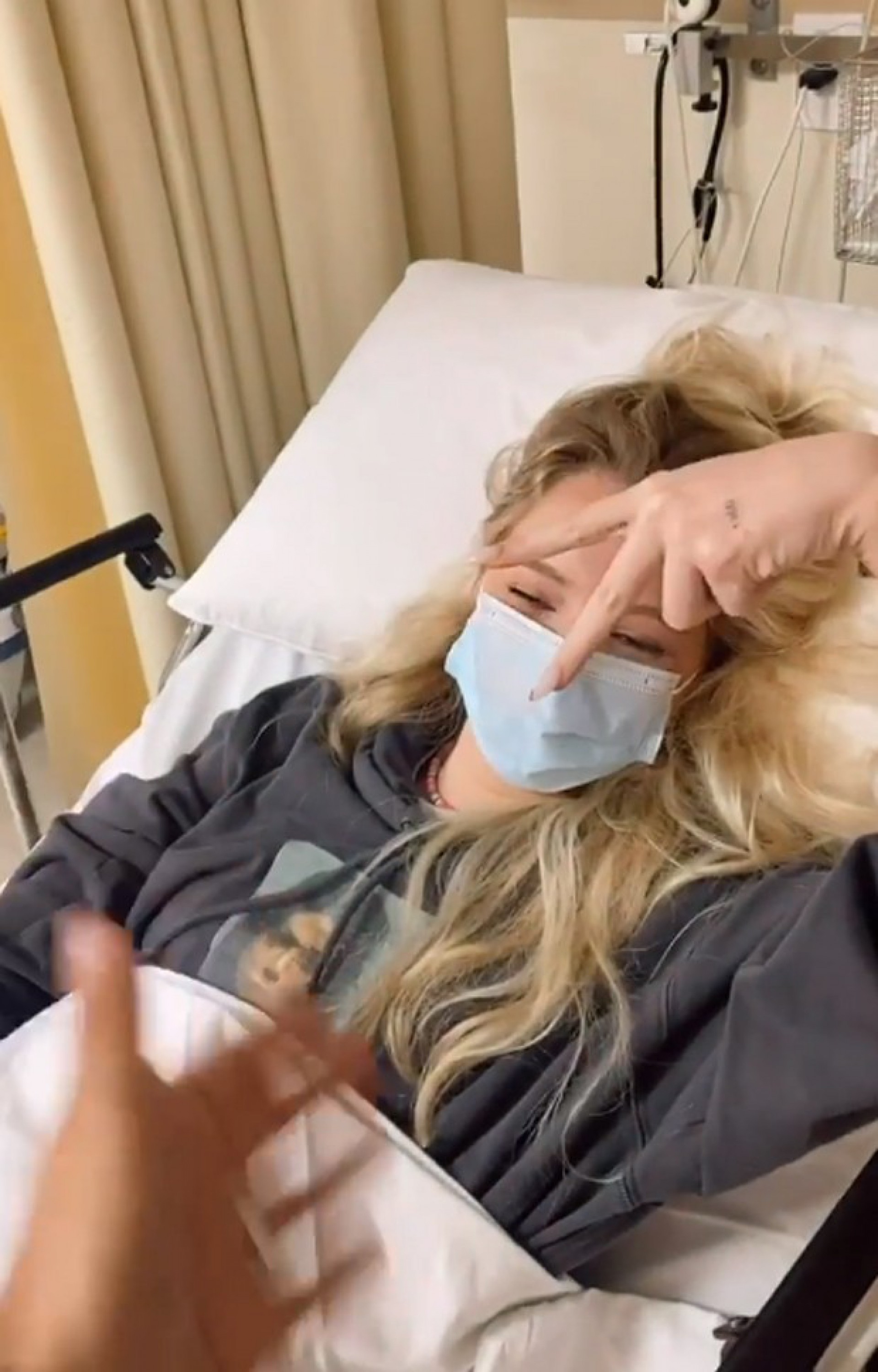 Fernanda Schneider &eacute; hospitalizada ap&oacute;s ingerir querosene e detergente por engano - Reprodu&ccedil;&atilde;o/Instagram