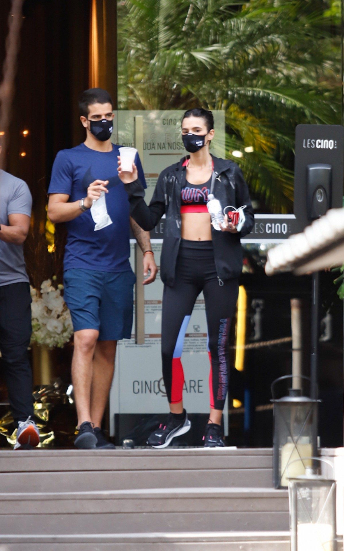 Bruna Marquezine e Enzo Celulari v&atilde;o &agrave; academia de luxo em S&atilde;o Paulo