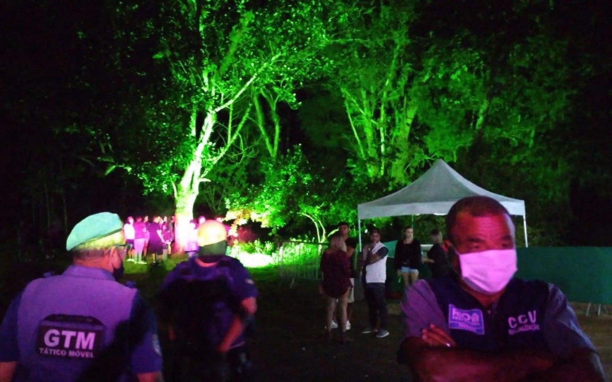 Fiscais impediram festa rave clandestina que se iniciava na Estrada do Pontal, no Recreio dos Bandeirantes - Divulgação/Seop