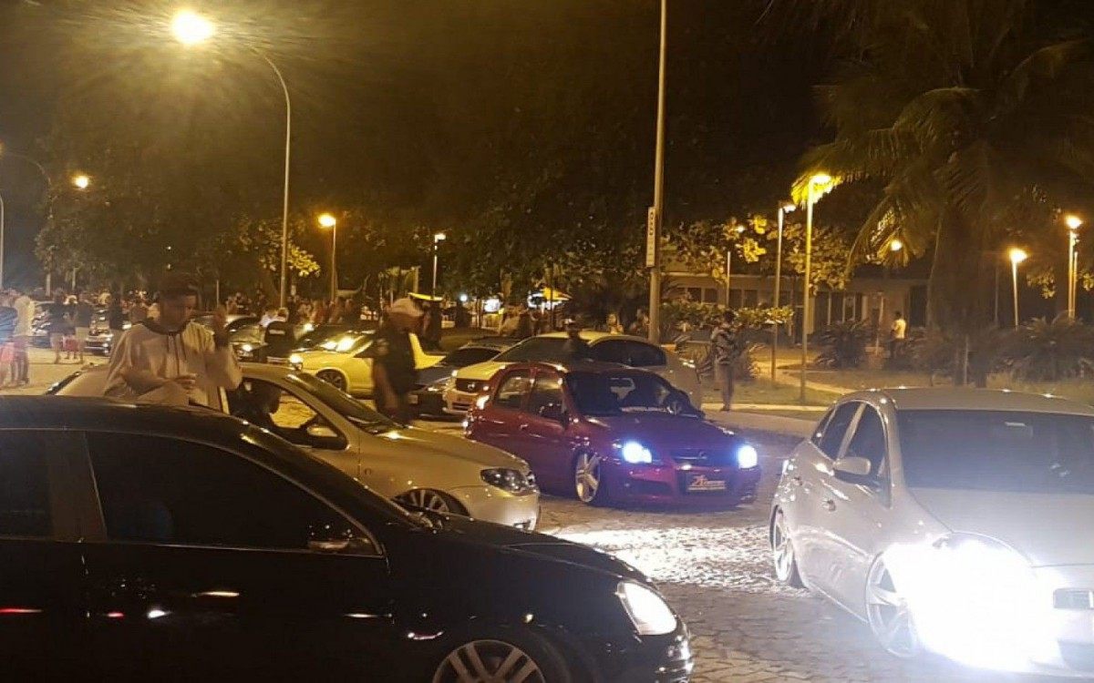 Prefeitura do Rio interrompe evento clandestino que reunia cerca de 200 pessoas na Praça do Posto 12, no Recreio dos Bandeirantes - Divulgação/Seop