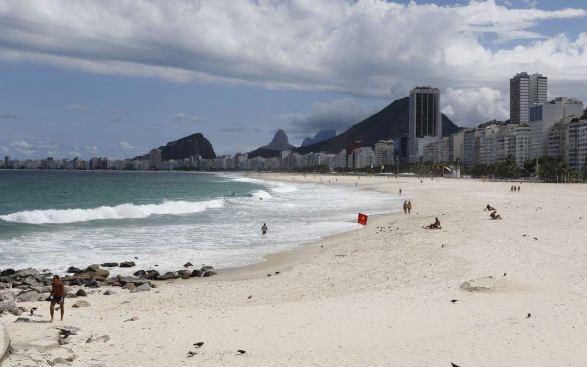 Risco para covid-19 cai de alto para moderado no estado do Rio
