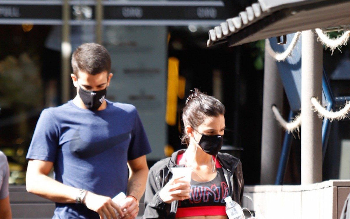 Bruna Marquezine e Enzo Celulari vão à academia de luxo em São Paulo