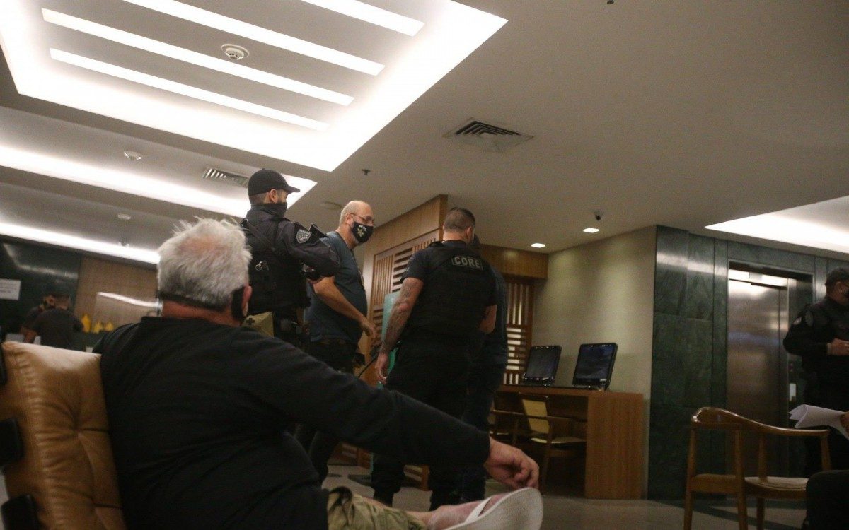 Batida da pol&iacute;cia civil, DECAV no hotel Granada.