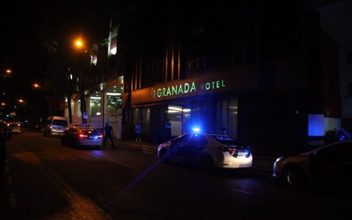 Polícia faz operação em dependência de hotel, no centro do Rio
 - Fotos: Daniel Castelo Branco