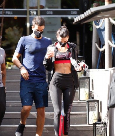 Bruna Marquezine e Enzo Celulari vão à academia de luxo em São Paulo - Ag. News