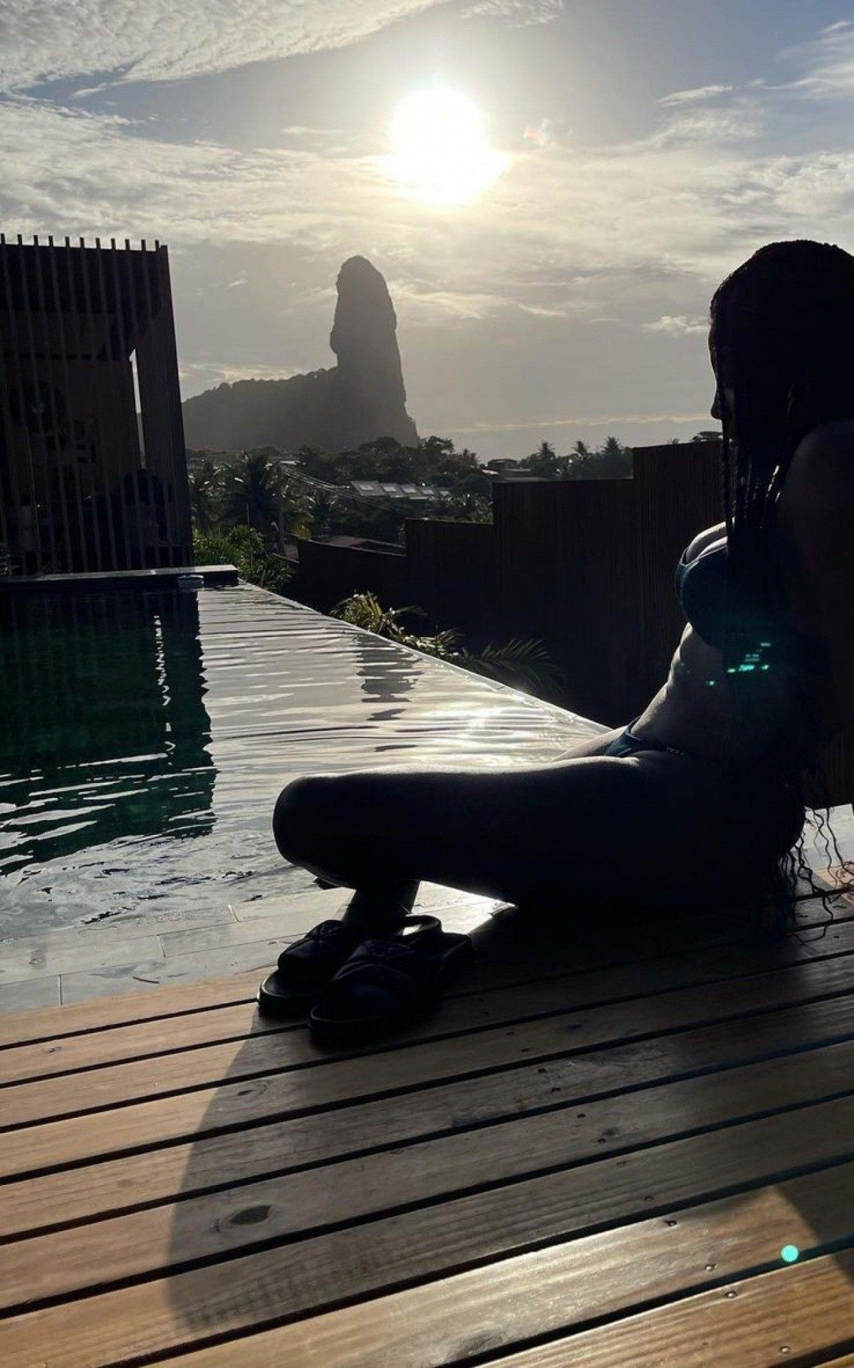 Ludmilla e Brunna Gon&ccedil;alves namoram muito em Fernando de Noronha