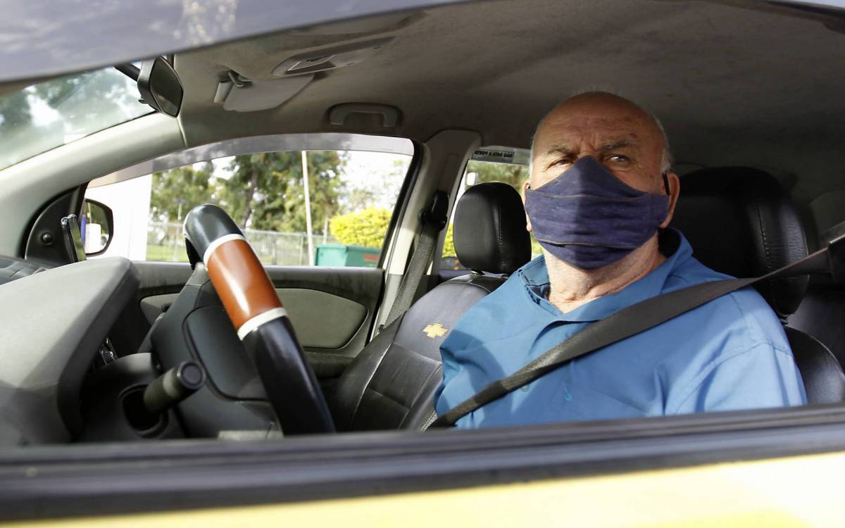 Rio de Janeiro 02/05/2020 -  Usu&aacute;rios reclamam do aumento do pre&ccedil;o do GNV. Na foto acima, o taxista Paulo Roberto Pinto. Foto: Luciano Belford/Agencia O Dia