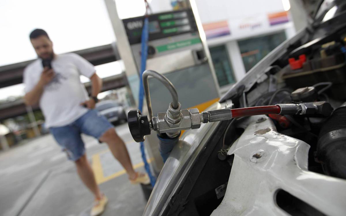 Usu&aacute;rios reclamam do aumento do pre&ccedil;o do GNV