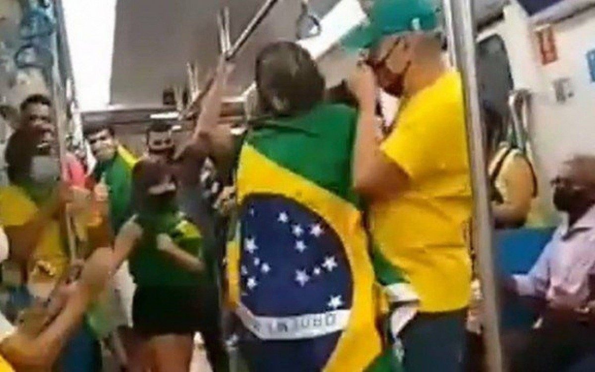 Momento da agress&atilde;o no Metr&ocirc;Rio.