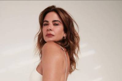 Ousada! Luciana Gimenez posta foto de topless 