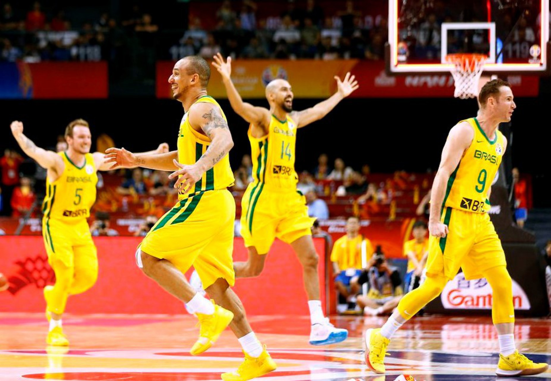 Basquete do Brasil 'abraça' campanha sobre desaparecimentos de crianças  