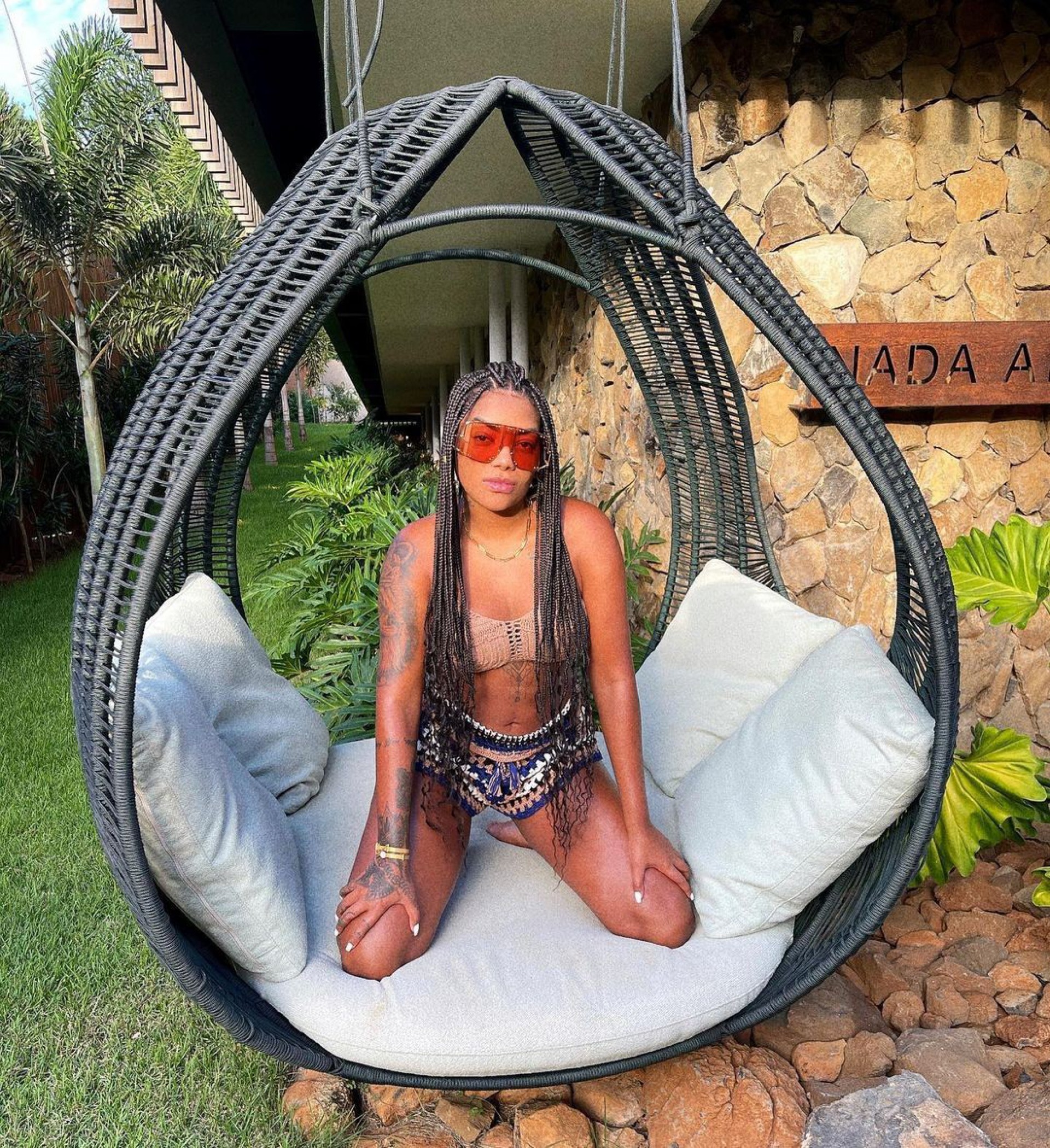 Ludmilla e Brunna Gonçalves namoram muito em Fernando de Noronha - Reprodução Internet