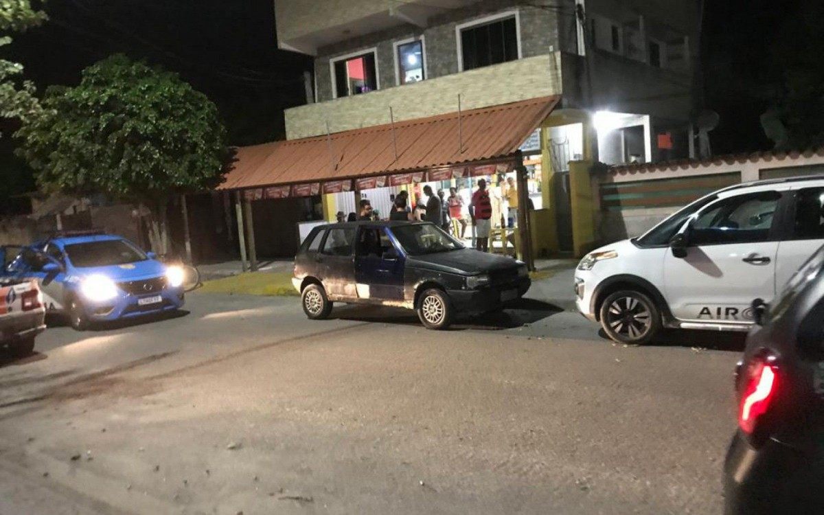 Bares que funcionavam al&eacute;m do hor&aacute;rio e com aglomera&ccedil;&atilde;o foram fechados pelos fiscais