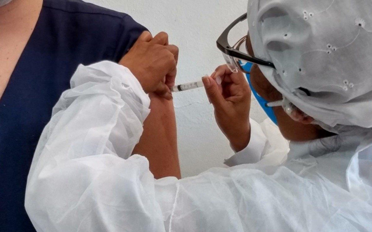 'Estudo destaca a import&acirc;ncia da segunda dose da vacina para proteger a popula&ccedil;&atilde;o'