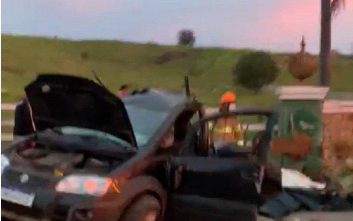 Irm&atilde;os mortos em trag&eacute;dia na BR-356, na chegada de Itaperuna, no Noroeste Fluminense, foram sepultados sob forte emo&ccedil;&atilde;o; reconhecido o corpo do pedestre atropelado no acidente.