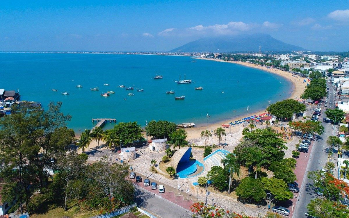 O livro "Rio das Ostras &ndash; Um encanto em cada canto" que fala sobre o hist&oacute;rico da cidade, ressaltando a sua voca&ccedil;&atilde;o tur&iacute;stica