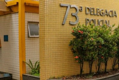 Motorista foge sem pagar gasolina e é preso após subornar policiais em São Gonçalo