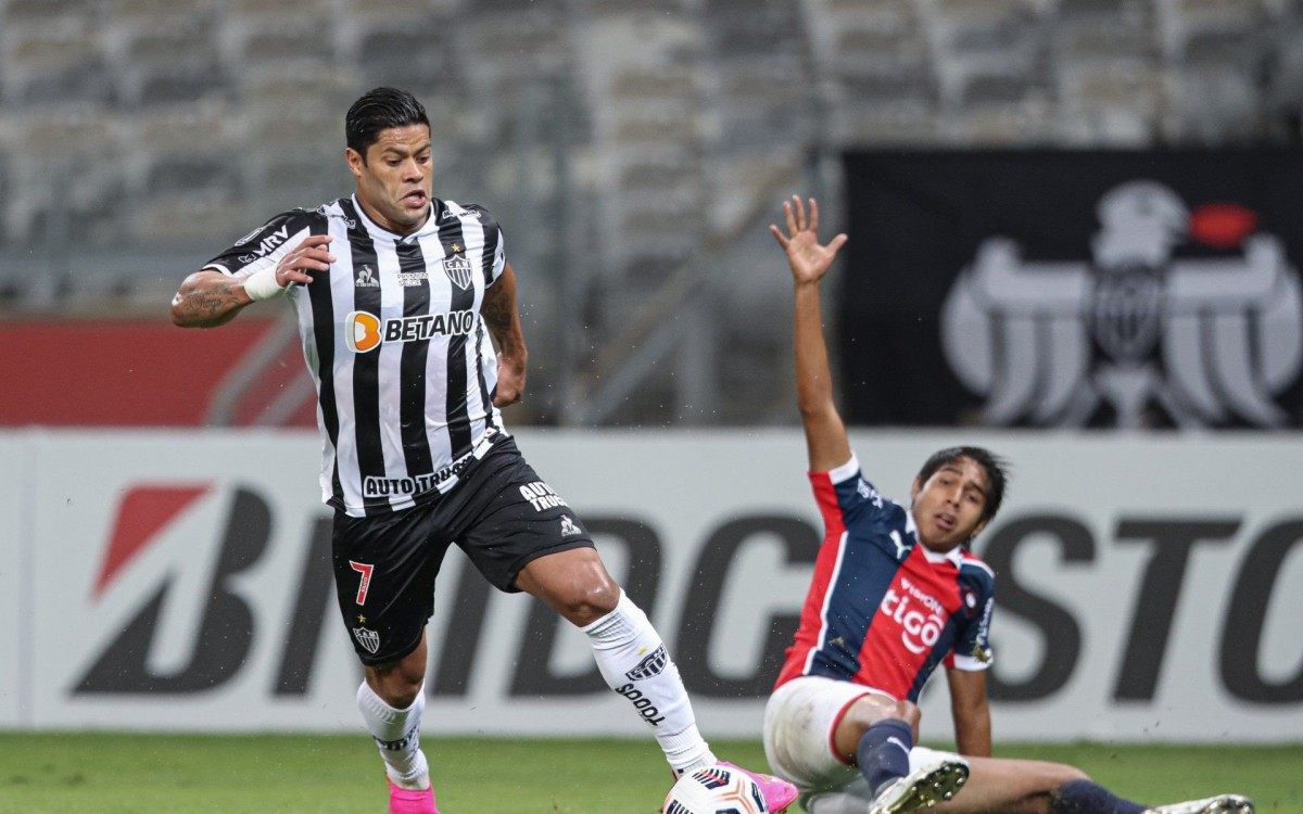 Ap&oacute;s superar a crise com Cuca, Hulk voltou a brilhar e, com dois gols, foi decisivo na goleada sobre o Cerro Porte&ntilde;o