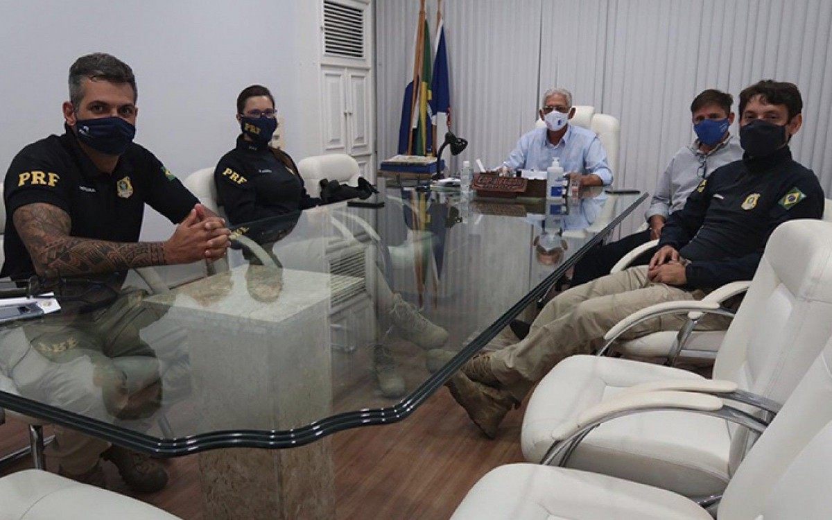 Tamb&eacute;m foi discutida uma coopera&ccedil;&atilde;o futura com a PRF para que a Prefeitura ofere&ccedil;a apoio e atendimento a v&iacute;timas de pedofilia e cyberpedofilia