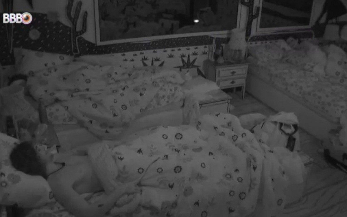 Fiuk se recusa a dormir na mesma cama que Juliette