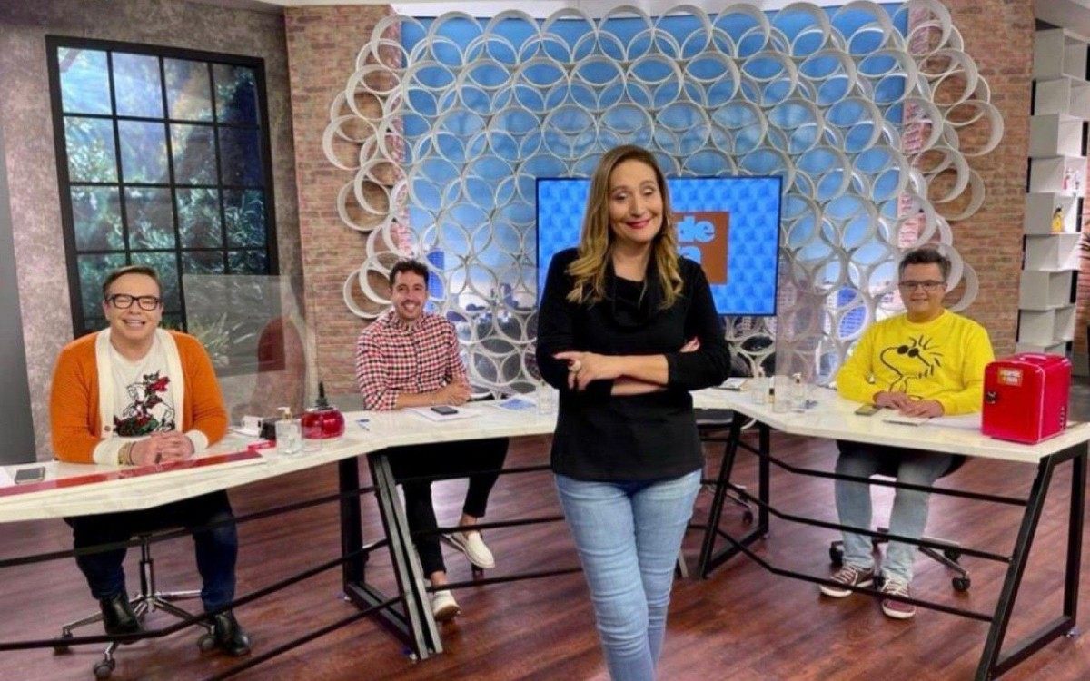 Sonia Abrão e seu time de colunistas em "A Tarde É Sua" - Divulgação/RedeTV!