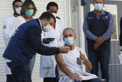 'Expectativa é vacinar 30 mil por dia', afirma Soranz sobre calendário para população geral