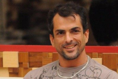 Campeão do 'BBB10', Dourado oferece mensagens em vídeo para fãs por R$ 120