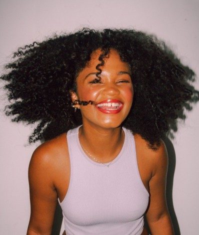 Aos 19 anos, Agnes está preparando o álbum de estreia - The Nogueira