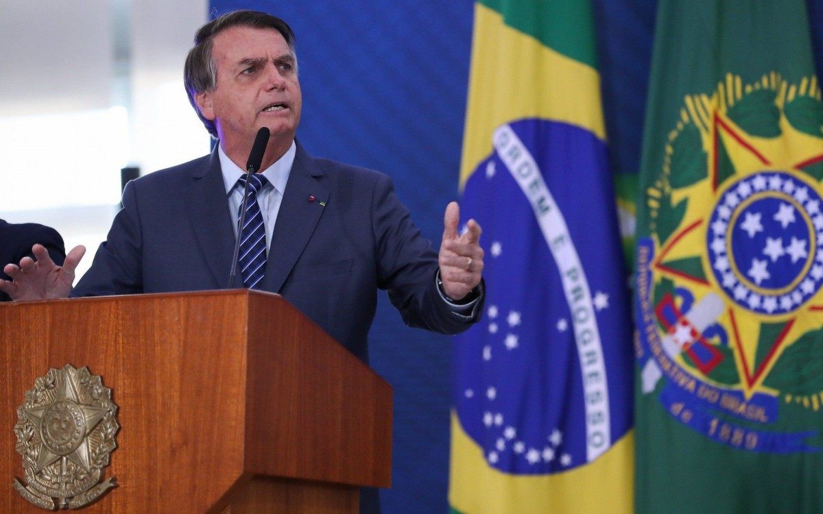 Bolsonaro discursa em cerim&ocirc;nia no Pal&aacute;cio do Planalto
