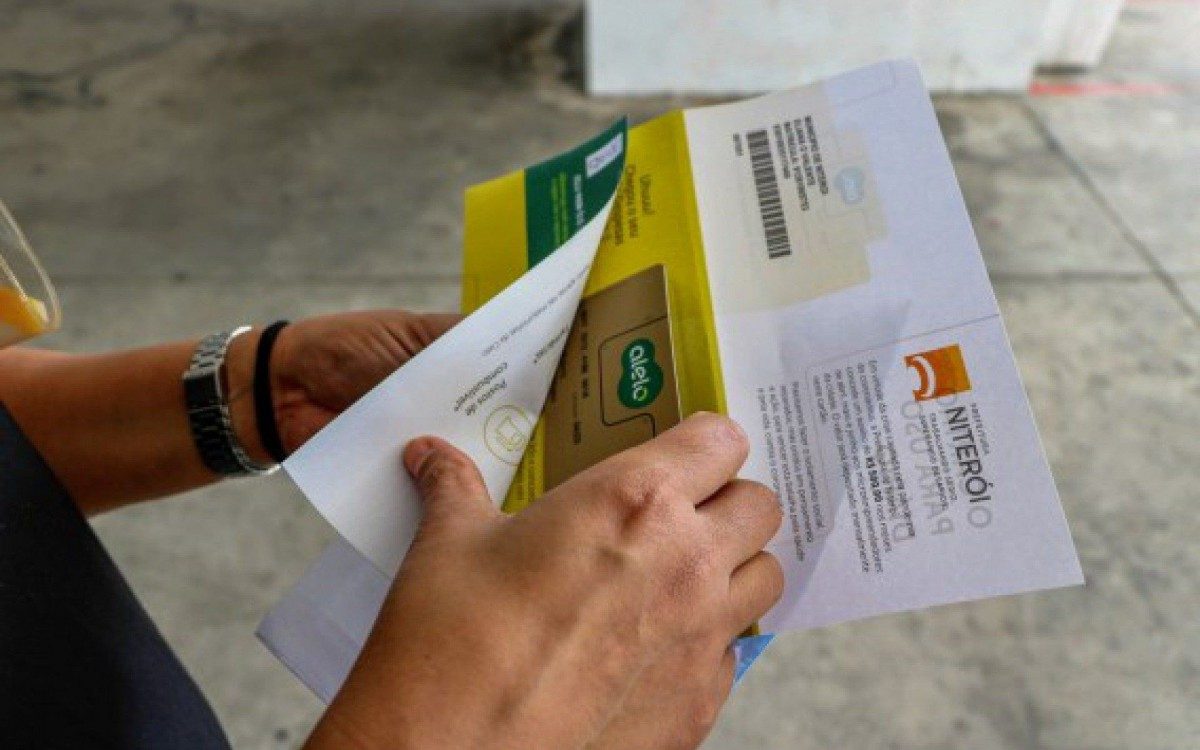Para fazer a retirada da segunda via do cart&atilde;o, &eacute; preciso ter em m&atilde;os a identidade original e c&oacute;pia, ou procura&ccedil;&atilde;o com a c&oacute;pia da identidade do titular do cart&atilde;o e de quem est&aacute; retirando