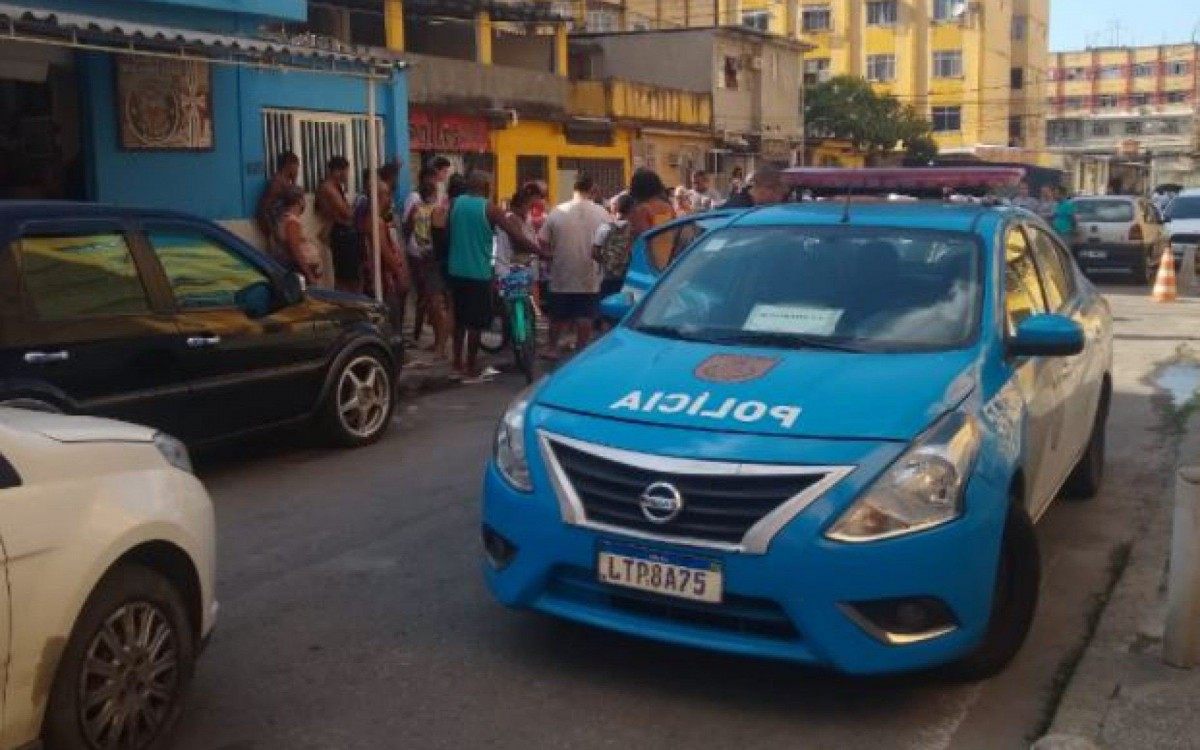 Suspeito estava imobilizado por vizinhos quando PM chegou ao local