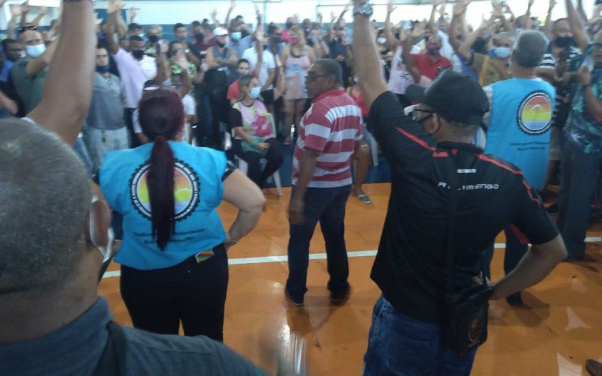 Em assembleia, motoristas n&atilde;o aceitam proposta da Via&ccedil;&atilde;o Acari